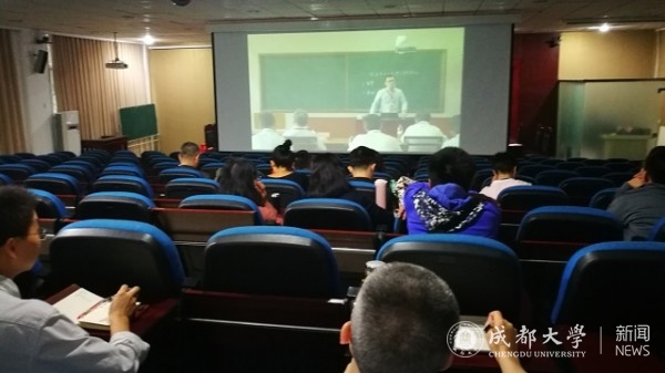 多多博彩(中国)官方网站
组织教师观摩全国高校思想政治理论课教学展示活动 20190930170150n911umdEt5_full.jpg